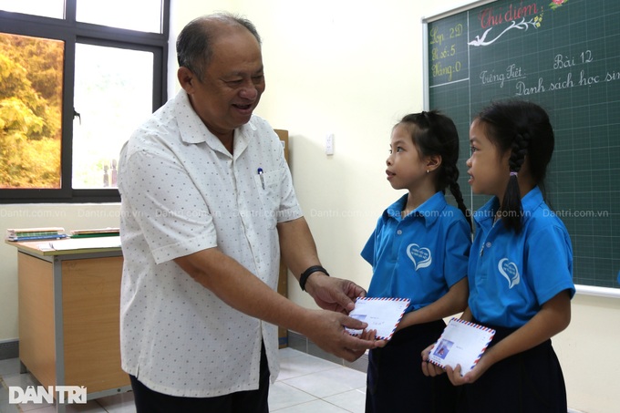 Quang Tri students receive support for new school year - 2