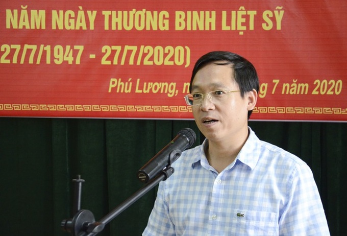 Dantri transfers donations to war invalids and martyrs - 1