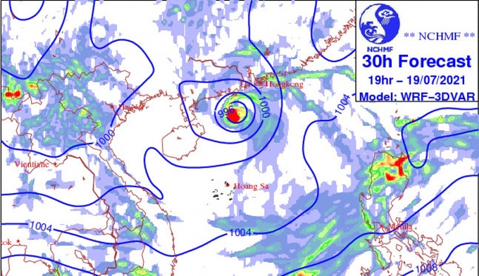 Tropical low depression bring heavy rain to northern Vietnam - 1