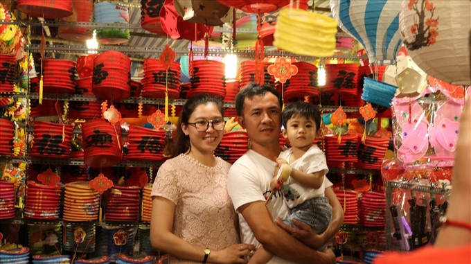 Colourful HCM City street attracts young people - 5