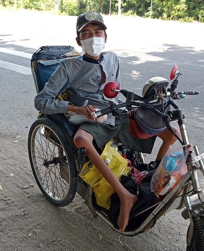 Disabled man travels six days on wheelchair-motorbike to avoid Covid-19 - 1