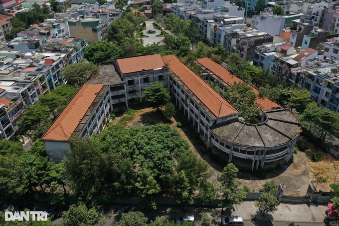 School abandoned for 15 years in HCM City - 1 School abandoned for 15 years in HCM City - 1