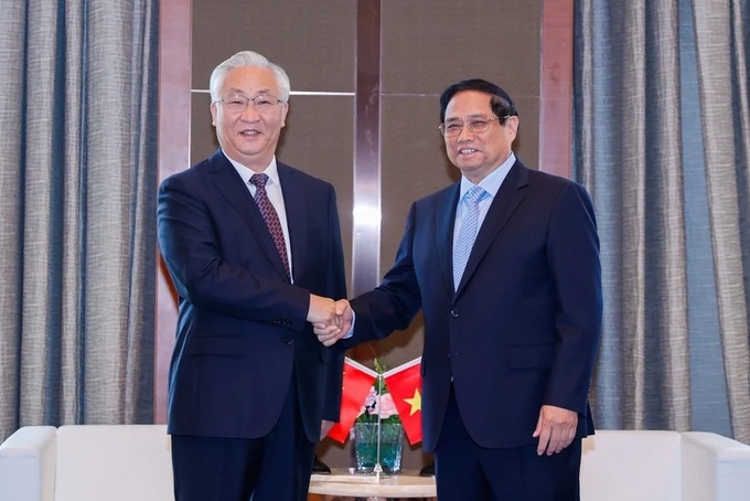 Vietnamese PM receives Chinese Vice Premier in Beijing - 1