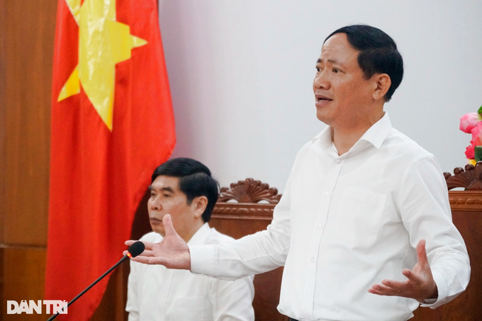 Binh Dinh leader vows to balance environment with steel project - 1