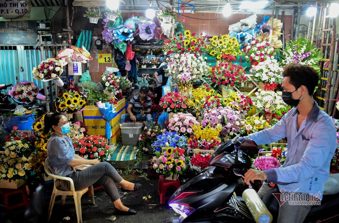 HCM City's flower market blossoms before International Women's Day - 4 HCM City's flower market blossoms before International Women's Day - 4