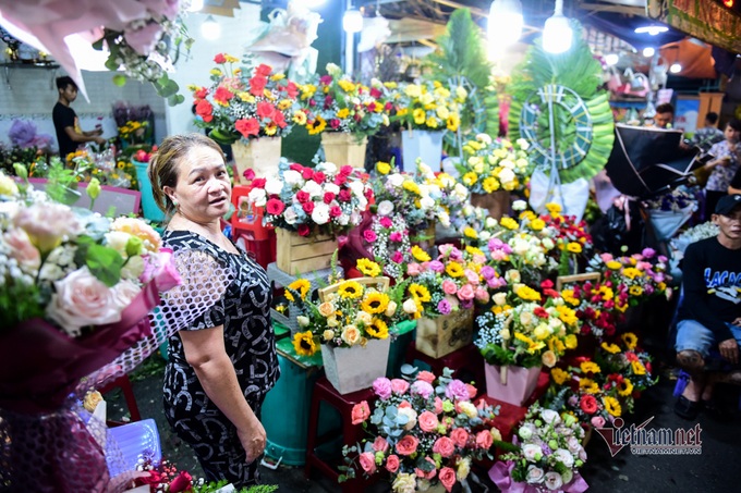 HCM City's flower market blossoms before International Women's Day - 2 HCM City's flower market blossoms before International Women's Day - 2