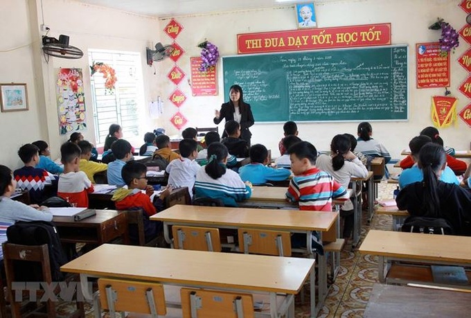 Hundreds of pupils stay home after pupil dies from flu - 1