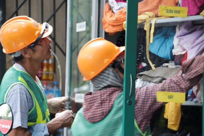 More charity clothes stalls set up in Hanoi - 4 More charity clothes stalls set up in Hanoi - 4