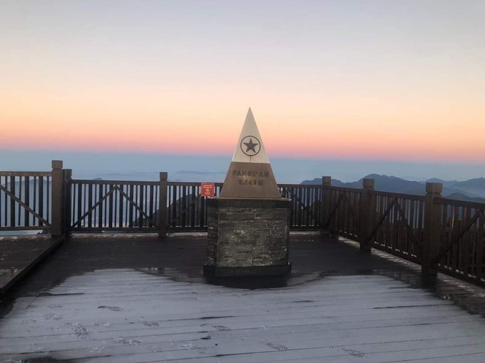 Frost covers Fansipan Mountain - 1 Frost covers Fansipan Mountain - 1