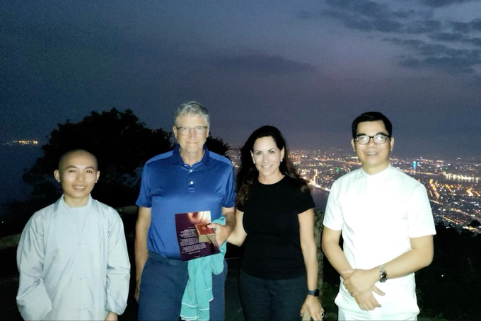 Bill Gates departs Danang after four-day holiday - 2 Bill Gates departs Danang after four-day holiday - 2