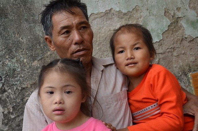 Poor couple calls for help for ill children - 1 Poor couple calls for help for ill children - 1