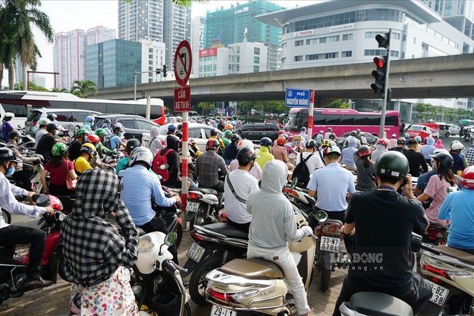 Hanoi faces serious post-Covid-19 outbreak traffic - 6