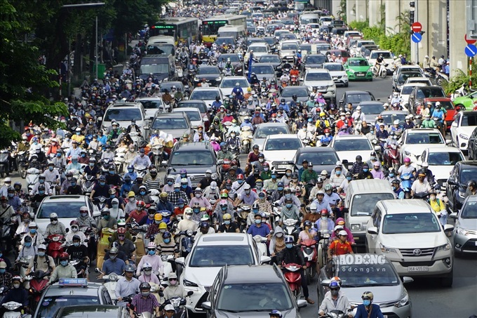 Hanoi faces serious post-Covid-19 outbreak traffic - 1