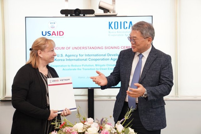 USAID and KOICA sign first MOU in Vietnam on environmental protection - 1