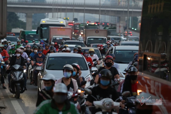 Hanoi gateways jammed ahead national day holiday - 5 Hanoi gateways jammed ahead national day holiday - 5