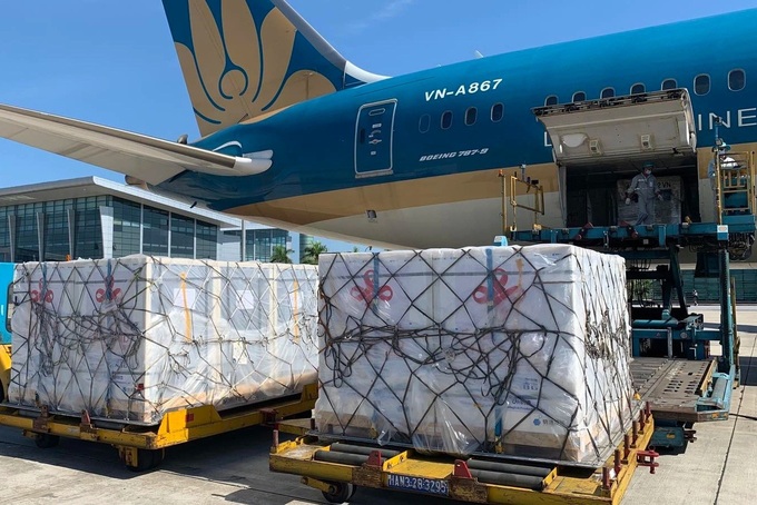 Airlines offer free transportation of donated goods to flood victims - 1