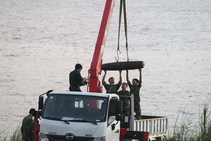War bomb recovered from Hanoi Red River - 1