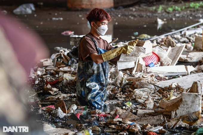 Hanoi’s young volunteers collect rubbish - 7 Hanoi’s young volunteers collect rubbish - 7