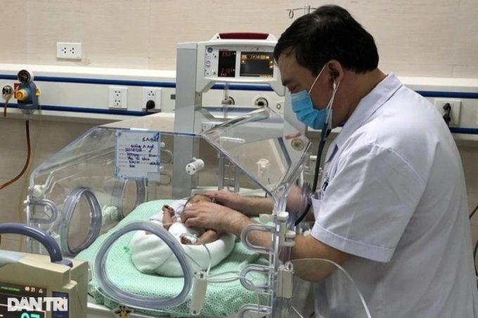 Poor couple seek help to treat ailing premature baby - 2