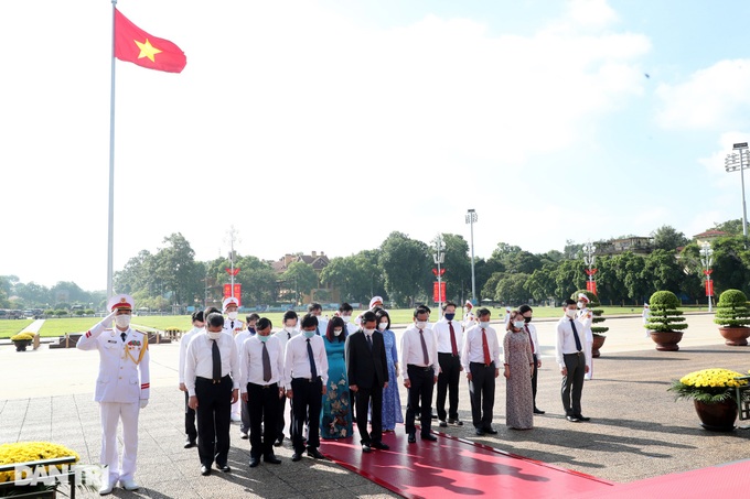 Top leaders pay tribute to war dead - 7 Top leaders pay tribute to war dead - 7