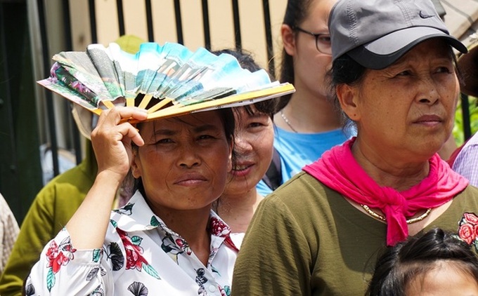 Thousands of people visit Ho Chi Minh Mausoleum on National Day - 6