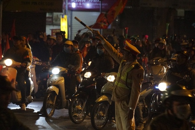 Football fans flood streets to celebrate Vietnam's historic SEA Games gold medal - 15 Football fans flood streets to celebrate Vietnam's historic SEA Games gold medal - 15