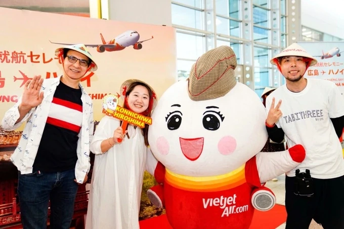 Vietjet launches its first direct route linking Hanoi, Hiroshima - 1