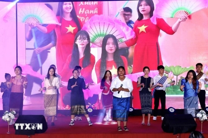Summer camp for young overseas Vietnamese kicks off in Hanoi - 1