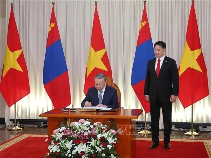 Vietnam, Mongolia issue joint statement on establishing comprehensive partnership - 1 Vietnam, Mongolia issue joint statement on establishing comprehensive partnership - 1