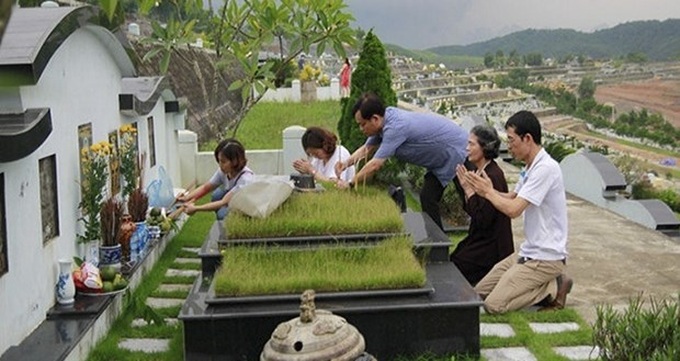 Vietnamese preserve tomb-sweeping tradition - 1 Vietnamese preserve tomb-sweeping tradition - 1