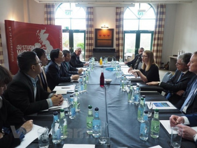 Vietnam seeks to boost educational cooperation with UK - 1