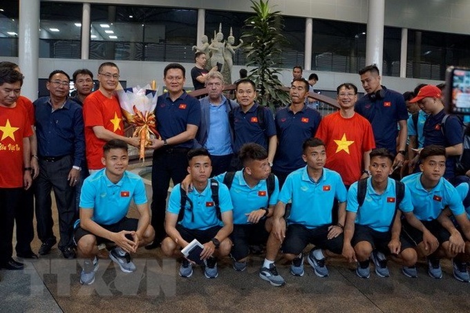 Vietnam’s U22 team arrives in Cambodia for regional champs - 1