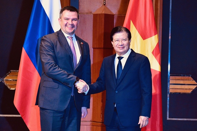Vietnam welcomes Russian companies to oil and gas projects in continental shelf - 1