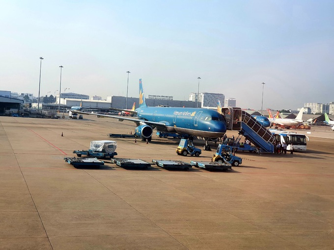 Vietnamese airlines increase flights to tourist destinations - 1