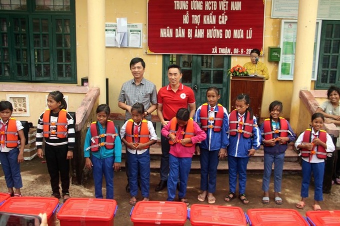 Vietnam Red Cross Society aids flood victims in Quang Tri - 1