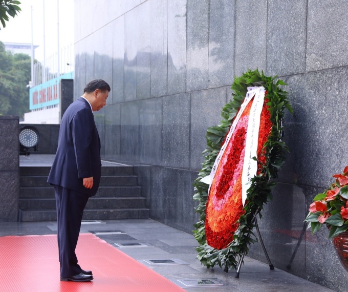 Chinese President Xi Jinping pays tribute to President Ho Chi Minh - 4 Chinese President Xi Jinping pays tribute to President Ho Chi Minh - 4