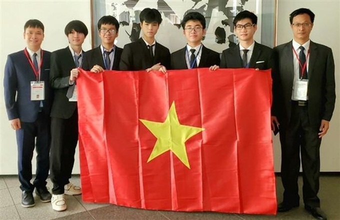 All five Vietnamese students win medals at International Physics Olympiad - 1