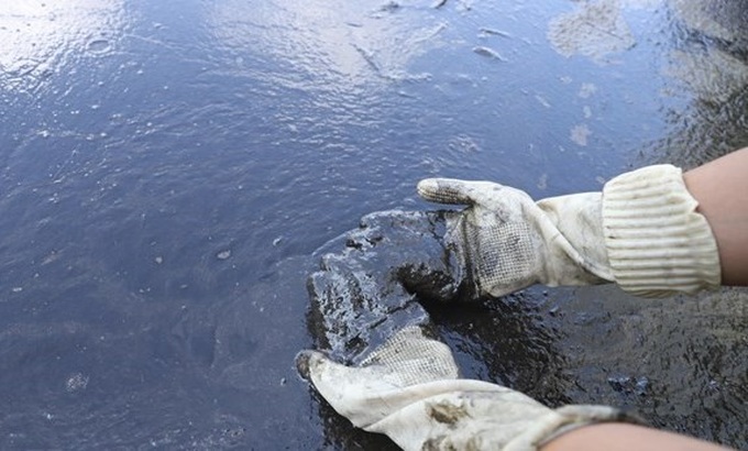 Investigation into Hanoi lake oil spill - 2 Investigation into Hanoi lake oil spill - 2