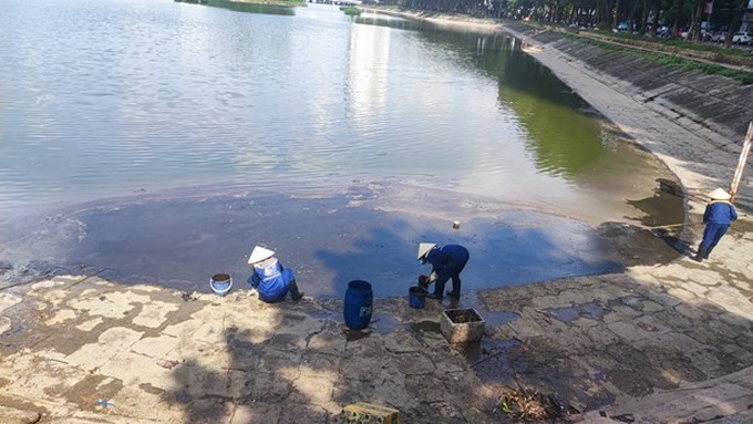 Investigation into Hanoi lake oil spill - 1 Investigation into Hanoi lake oil spill - 1