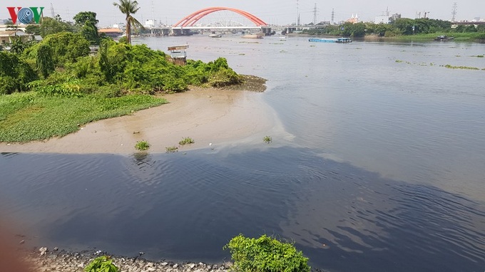 Saigon River threatened by plastic waste - 1 Saigon River threatened by plastic waste - 1