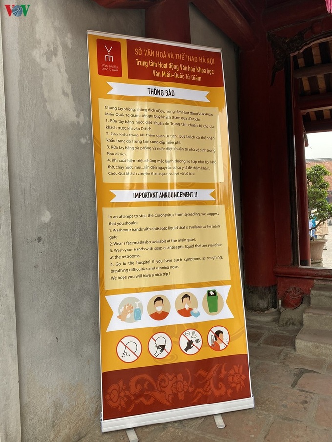 Temple of Literature protects visitors amid coronavirus - 2