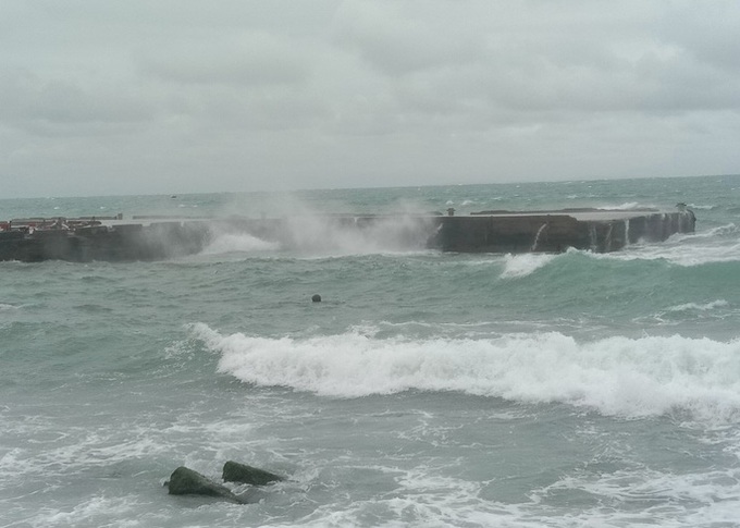 Nine fishermen rescued off Ly Son Island - 1