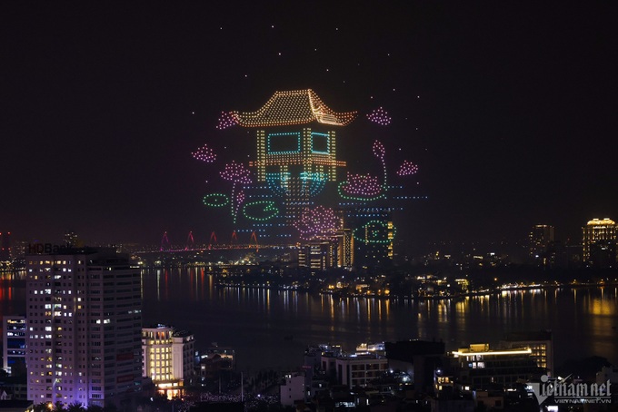 Hanoi to promote tourism through drone light show - 1 Hanoi to promote tourism through drone light show - 1