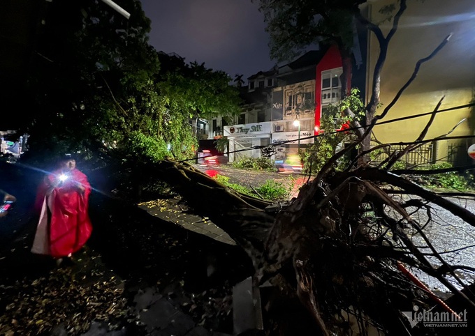 North to face more hail, whirlwinds - 1 North to face more hail, whirlwinds - 1