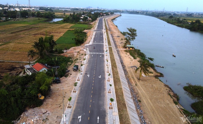Danang opens riverside road - 1
