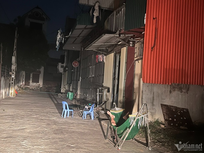 Hanoi suburbs struggle with power cuts - 4 Hanoi suburbs struggle with power cuts - 4