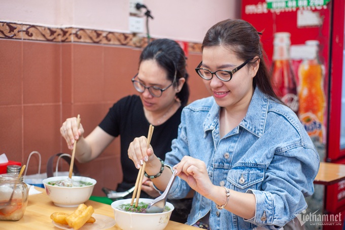 Hanoi pho restaurant see more customers following Michelin honour - 6