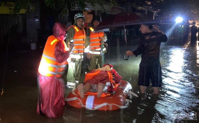 Danang evacuates over 5,000 residents from flooded area - 1