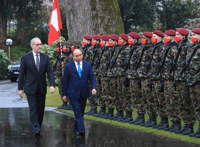 President Nguyen Xuan Phuc welcomed by Swiss counterpart in Bern city - 1