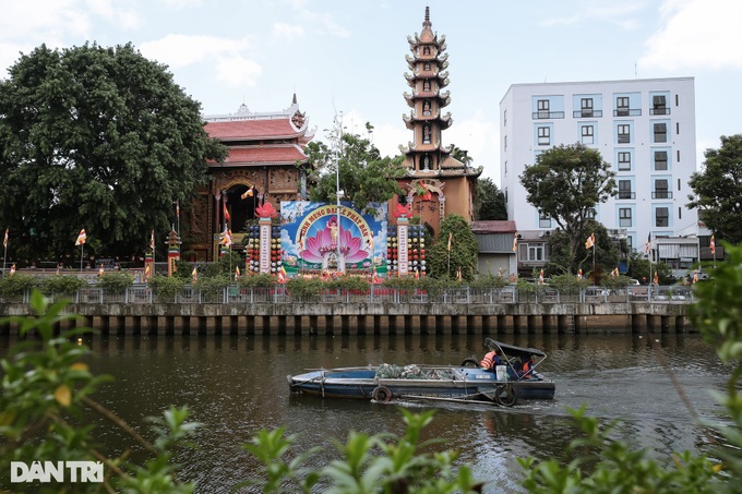 HCM City decorated to mark Buddha's birthday - 3